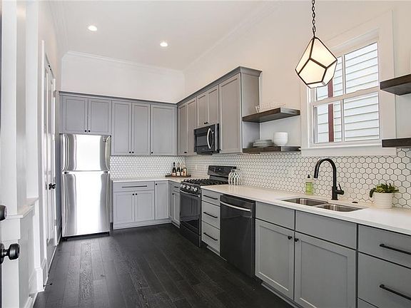 5th image of 3722 Royal St #3722