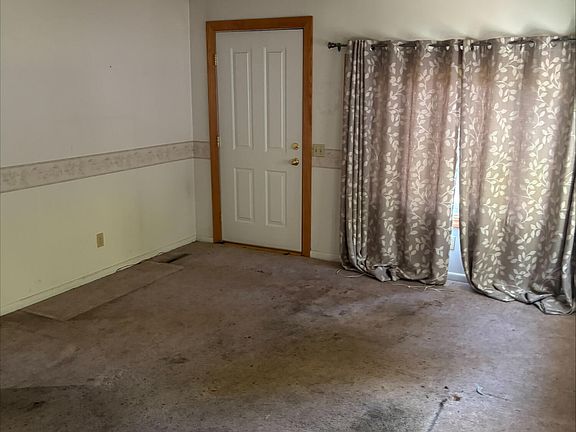 3rd image of 509 E Grand River Rd