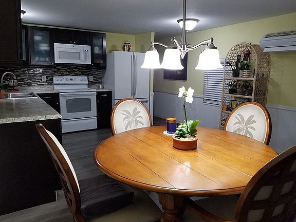 2nd image of 25 Egret Ln