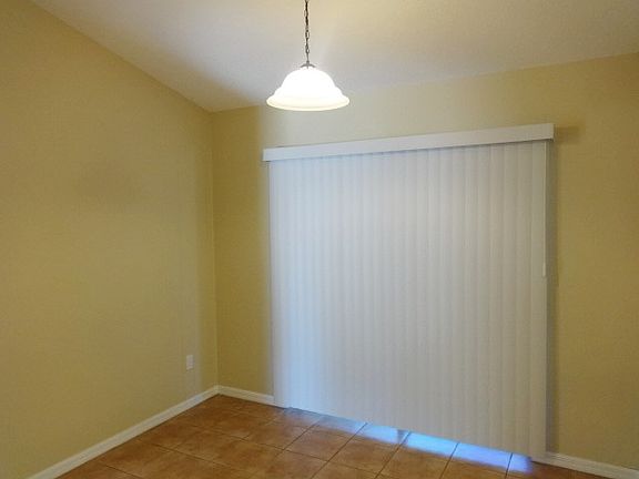 4th image of 633 Willow Run St