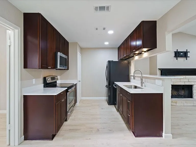 13300 Cowdray Park #B — Photo 10