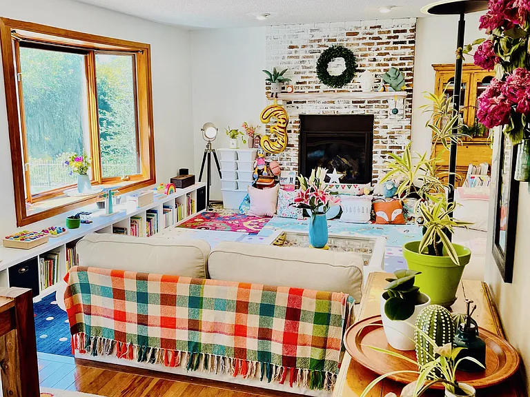 Open Floor Plan allows easy customizing into the style you want.