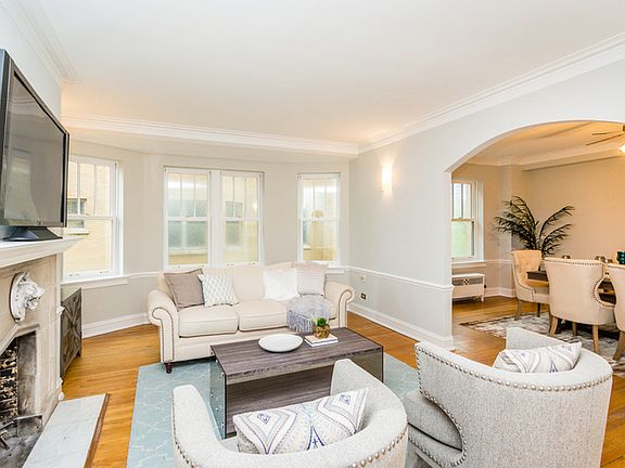 2nd image of 609 W Stratford Pl APT 6D