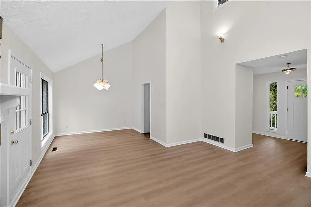 Building Photo - 6118 Plumcrest Rd