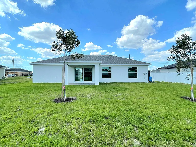 2809 NW 8th Pl — Photo 7