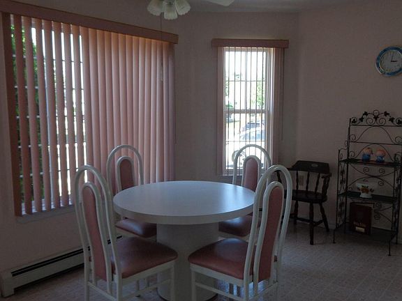 2nd image of 332 Jamaica Blvd