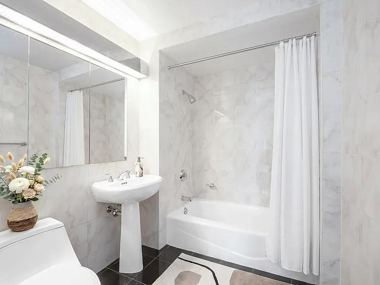 420 E 61st St #17B — Photo 11