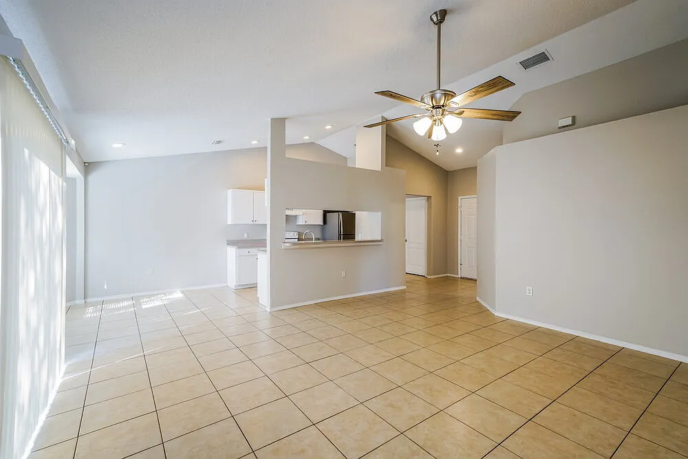 4 bed, 2.0 bath, 1458 sqft, $2,990 — Photo 4