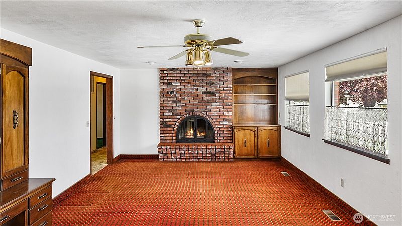 5th image of 1665 E Fern Street