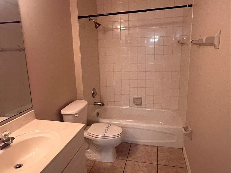 4618 SW 7th Pl — Photo 8
