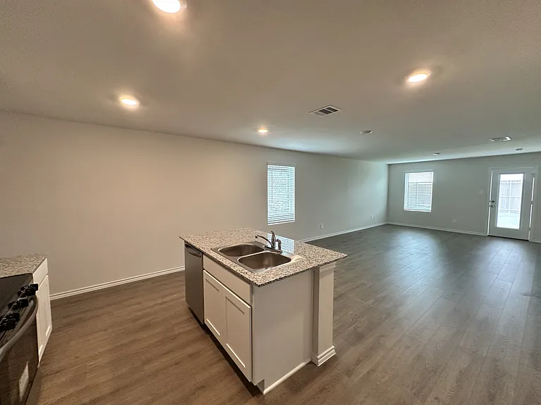 1813 Potomac Ln — Photo 5