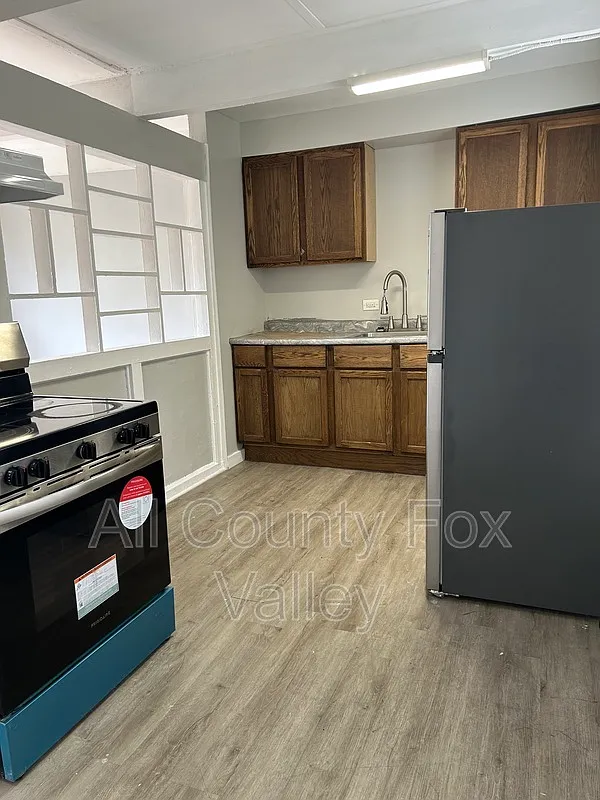 2 bed, 1.0 bath, $1,050 — Photo 4