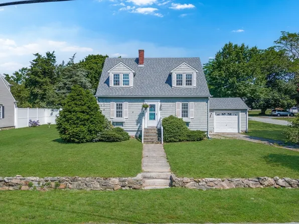 23 Hammond St, Mattapoisett, MA 02739