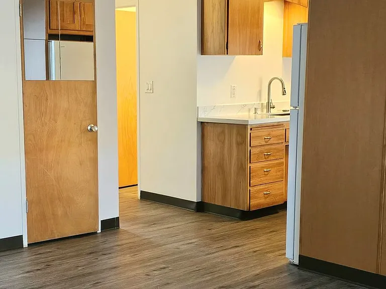 Z&Z: Patricia Building Auburn 98001 — Photo 5