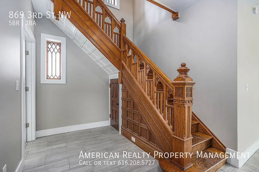 5 bed, 2300 sqft, $2,850 — Photo 2