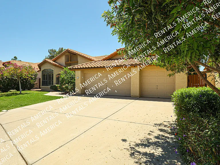 1635 W Wisteria Dr — Photo 3