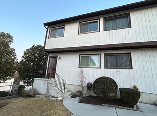 27 Crows Nest Ln UNIT 17A, Danbury, CT 06810