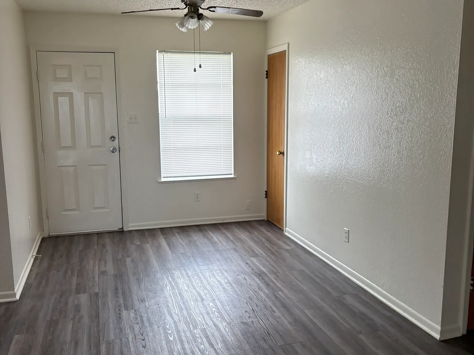 2 bed, 1.0 bath, $1,195 — Photo 3