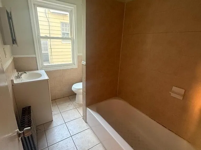 229 Alexander St #2 — Photo 4