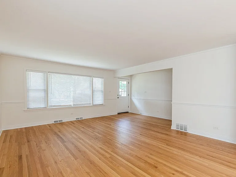 5018 Dobson St — Photo 2