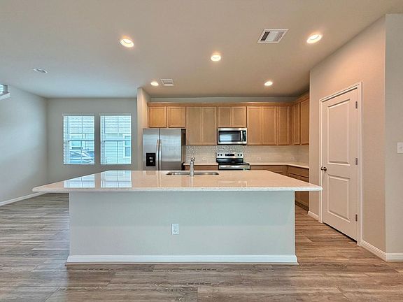 5th image of 207 Cherry Blossom Ln