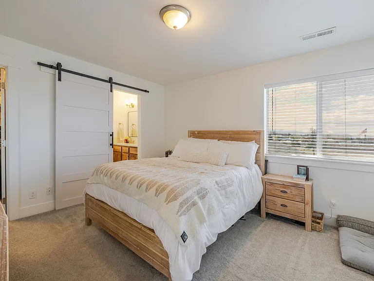 63121 De Haviland Ct — Photo 19