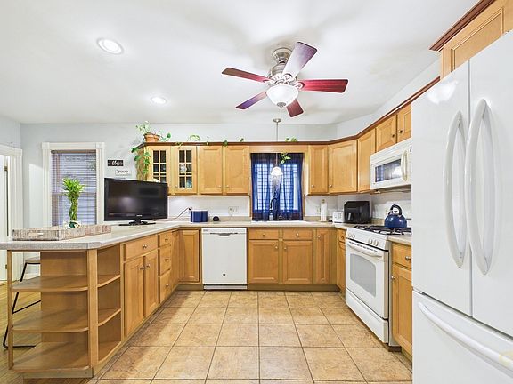 5th image of 551 Union St