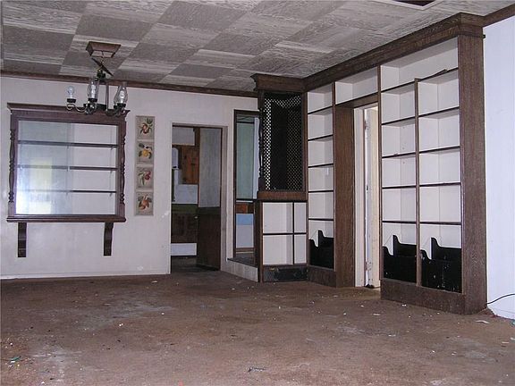 4th image of 2701 Holland St