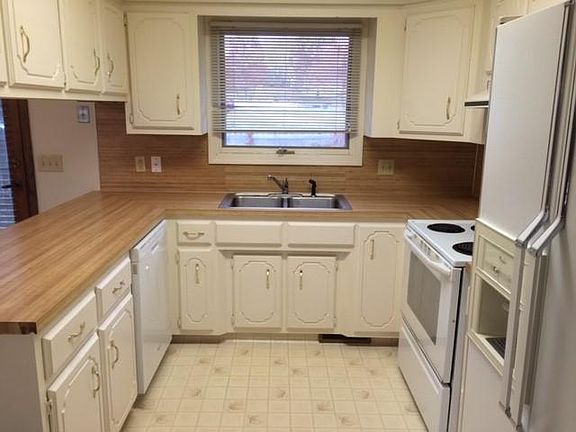 4th image of 6325 N 108th Avenue Cir