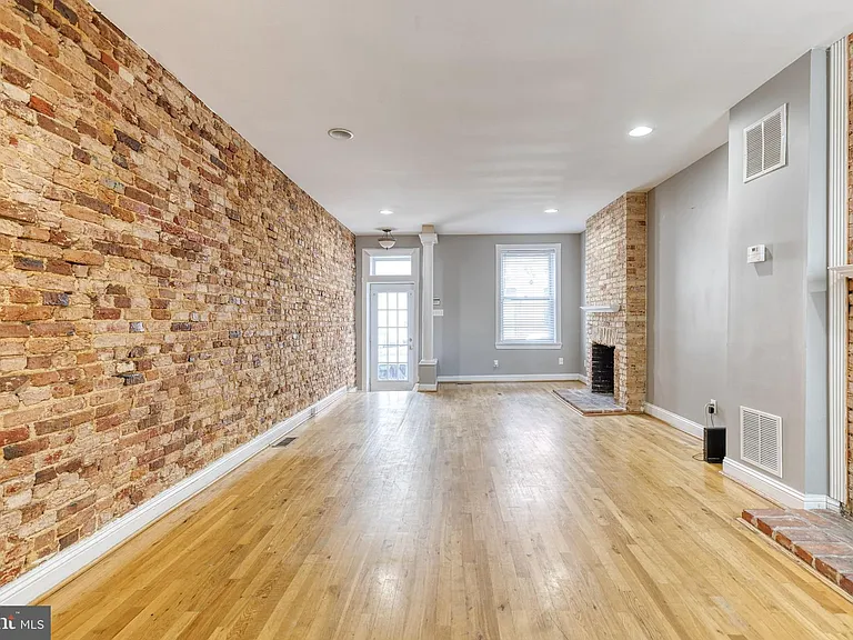 1514 Light St — Photo 6