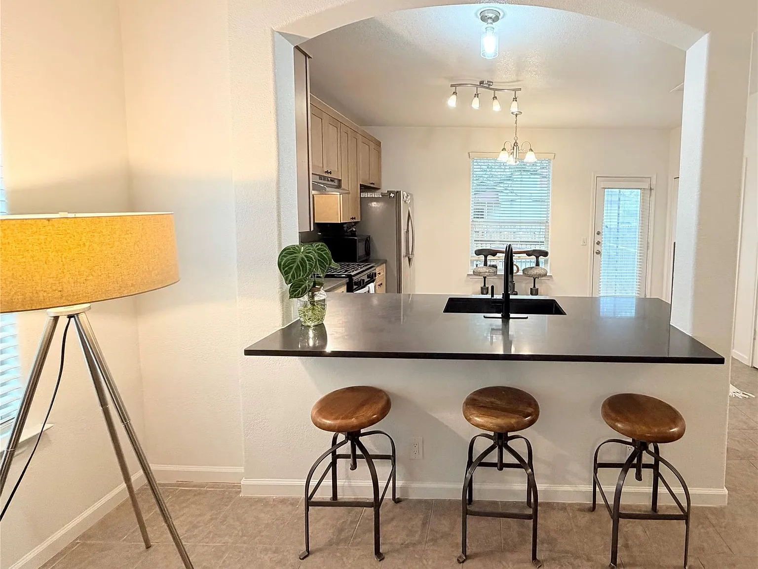 3 bed, 2.5 bath, 1580 sqft, $2,050 — Photo 4