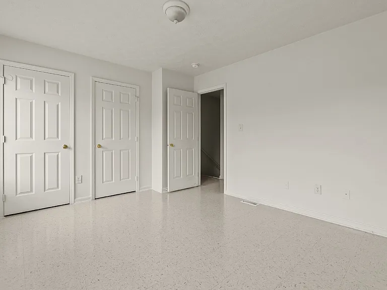 10439 Hillpark Dr — Photo 9