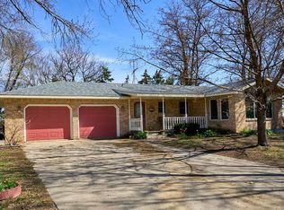 34933 221st Ave, Le Center, MN 56057