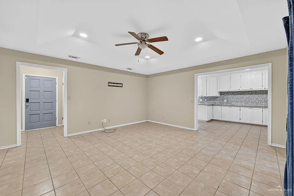 3 bed, 2.0 bath, 1626 sqft, $1,700 — Photo 4
