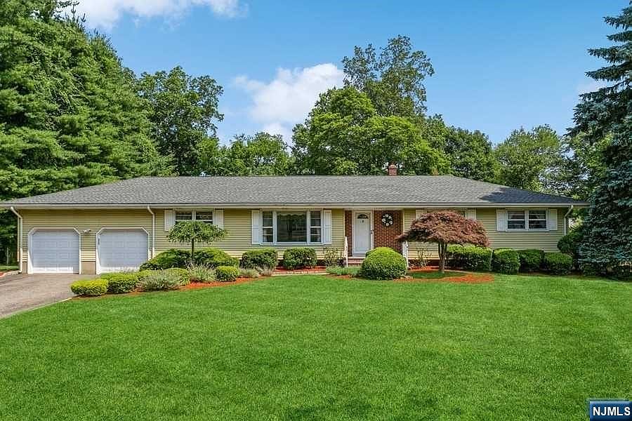 1st image of 604 Woodland Ct