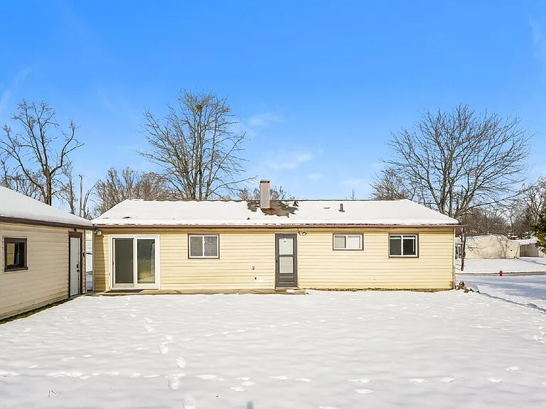 25240 Sandhurst Rd — Photo 16