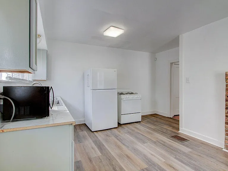 4239 N College Ave — Photo 10