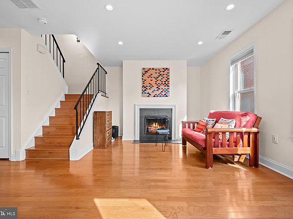 2nd image of 1449 A St NE APT D