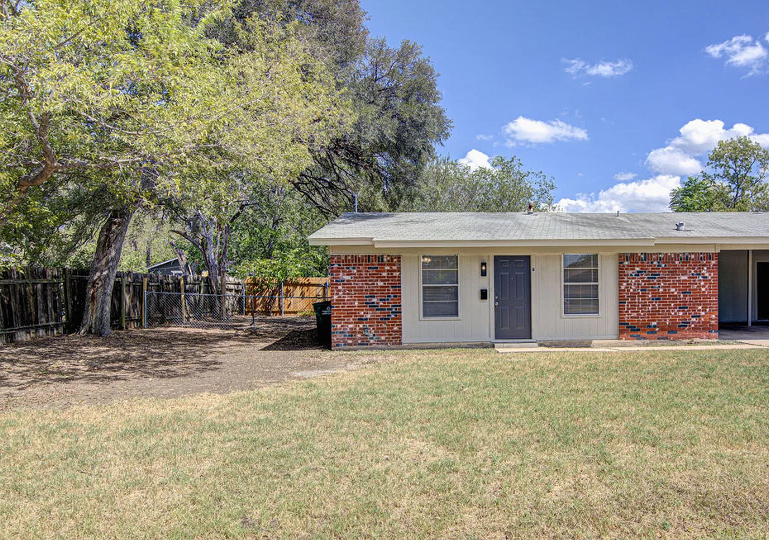 5006 Brighton Rd — Photo 2