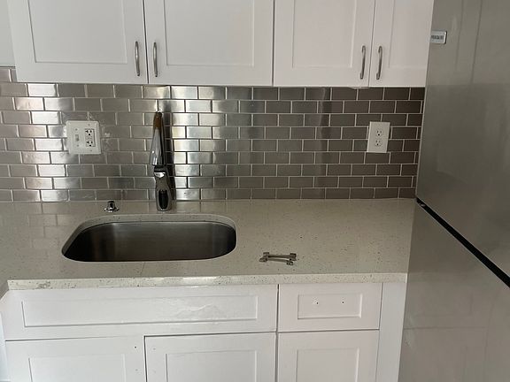 4th image of 167 Glen Cove Ave #3F