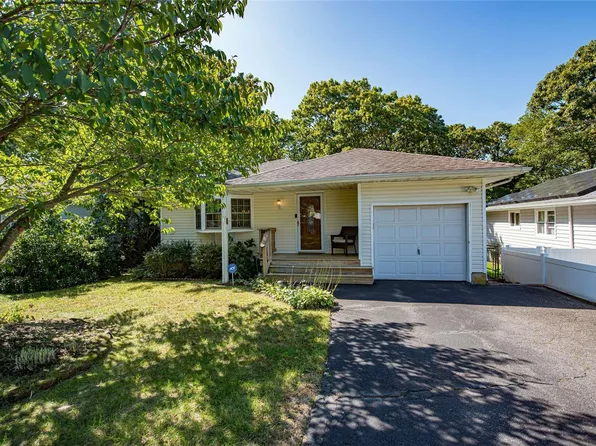 72 Rosemary Lane, Centereach, NY 11720