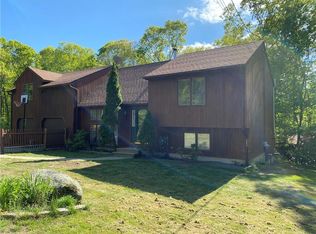 21 W Log Bridge Rd, Coventry, RI 02816