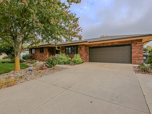 2nd image of 804 Pine Valley Dr