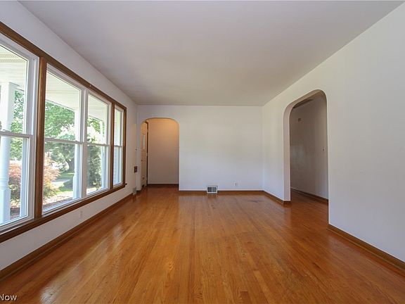 5th image of 2497 Rosewae Dr
