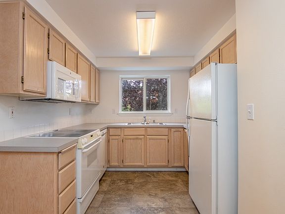 4th image of 639 N Riverpoint Blvd APT J304