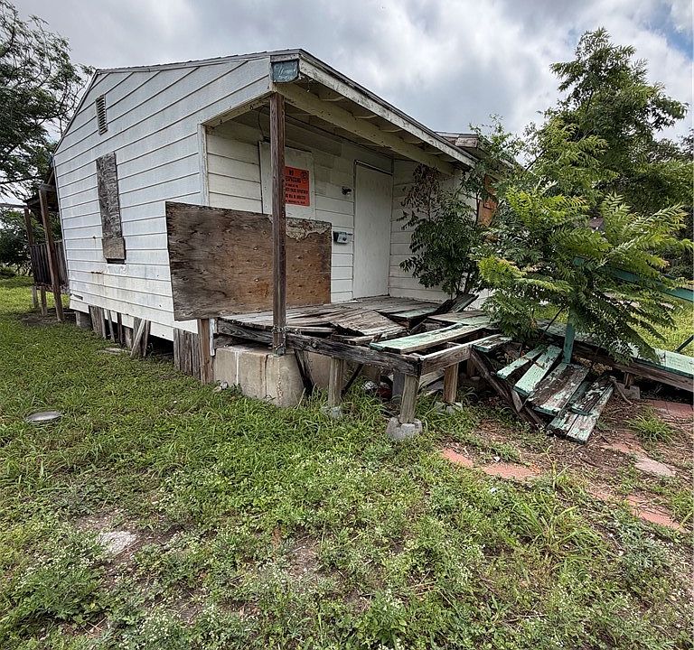 2nd image of 3930 Leigh Dr