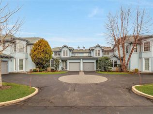 722 Balfour Pl, Melville, NY 11747