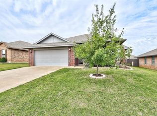 9917 Summerhill Ln, Yukon, OK 73099