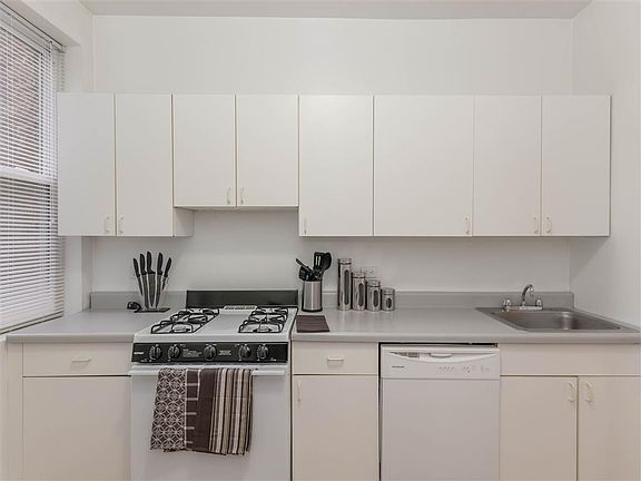 4th image of 4874-80 N Ashland Ave #48801W