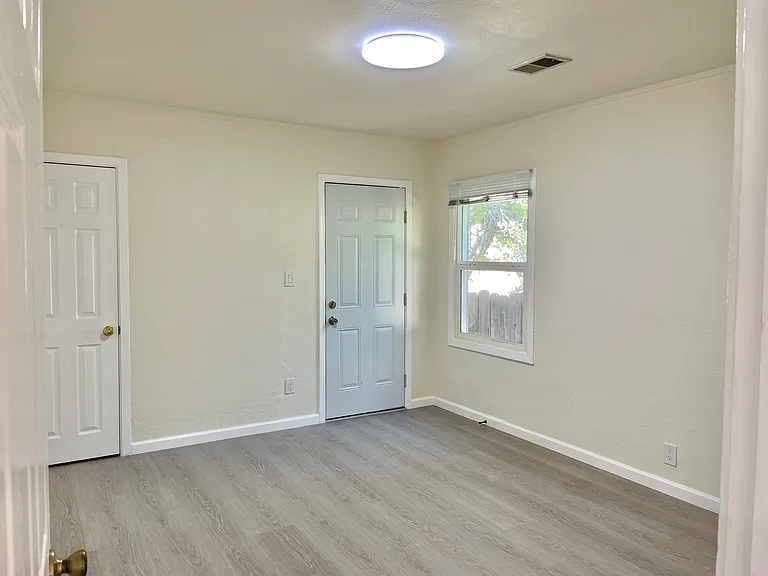 21421 Rizzo Ave — Photo 21